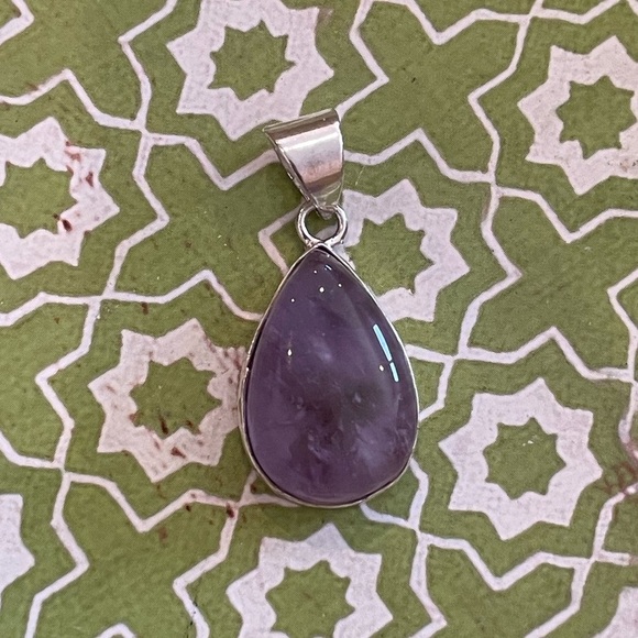 Natural Sage Amethyst Silver Plated Teardrop Pendant Light Purple – BRAND NEW - Picture 1 of 5